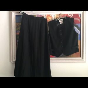 Worthington 100% wool vest. Black